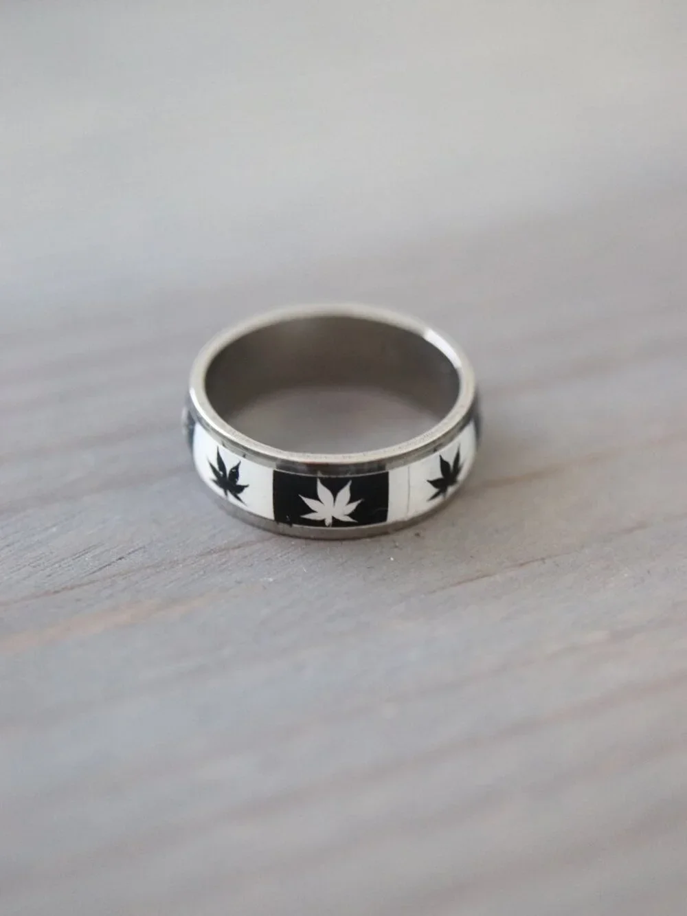 Leaf Design Black & White Men/Women Band Ring Silver Stainless Steel